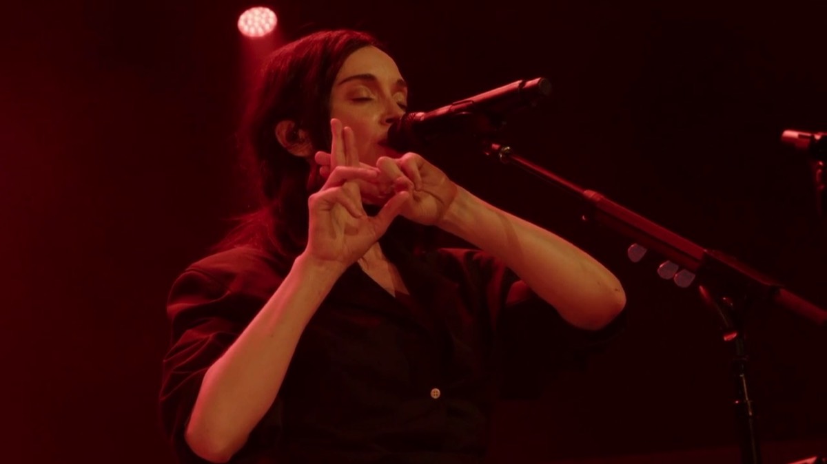 St. Vincent on the All Born Screaming tour